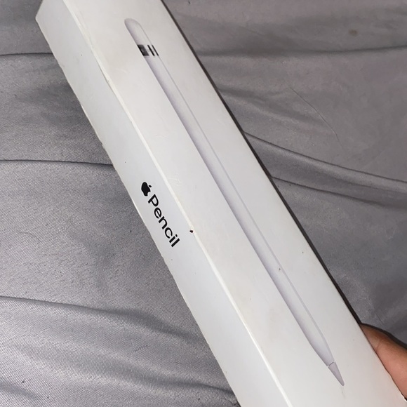 iPad Pro 11 1st gen. & new gen apple pen paid $450 out the door for both. - Picture 4 of 5